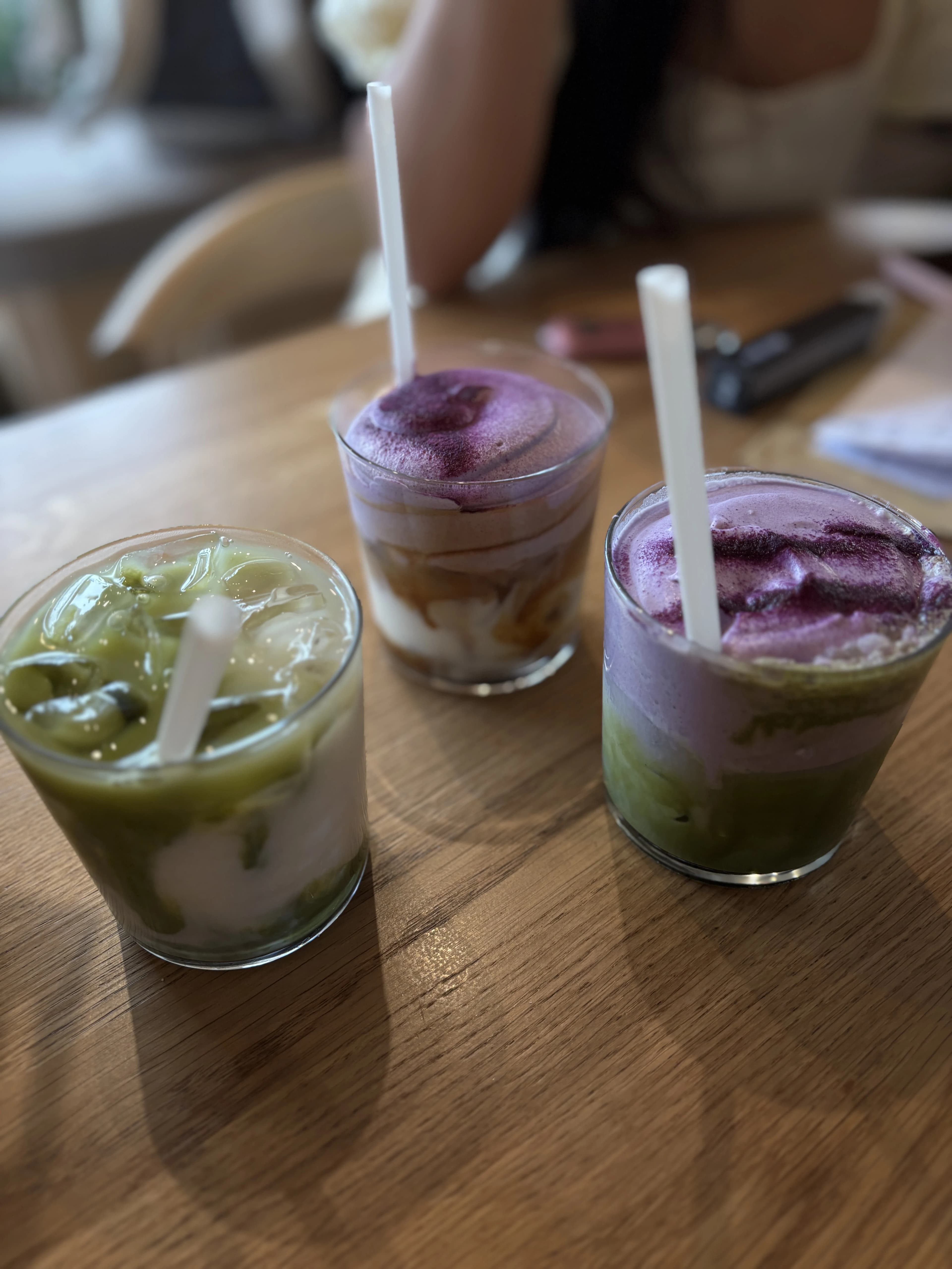 Geteilte Getränke als Food-Moment mit Freunden